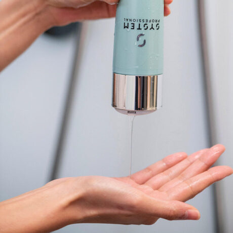 04_PDP_Balance_BalanceShampoo_CarouselProductInUse4_844x844